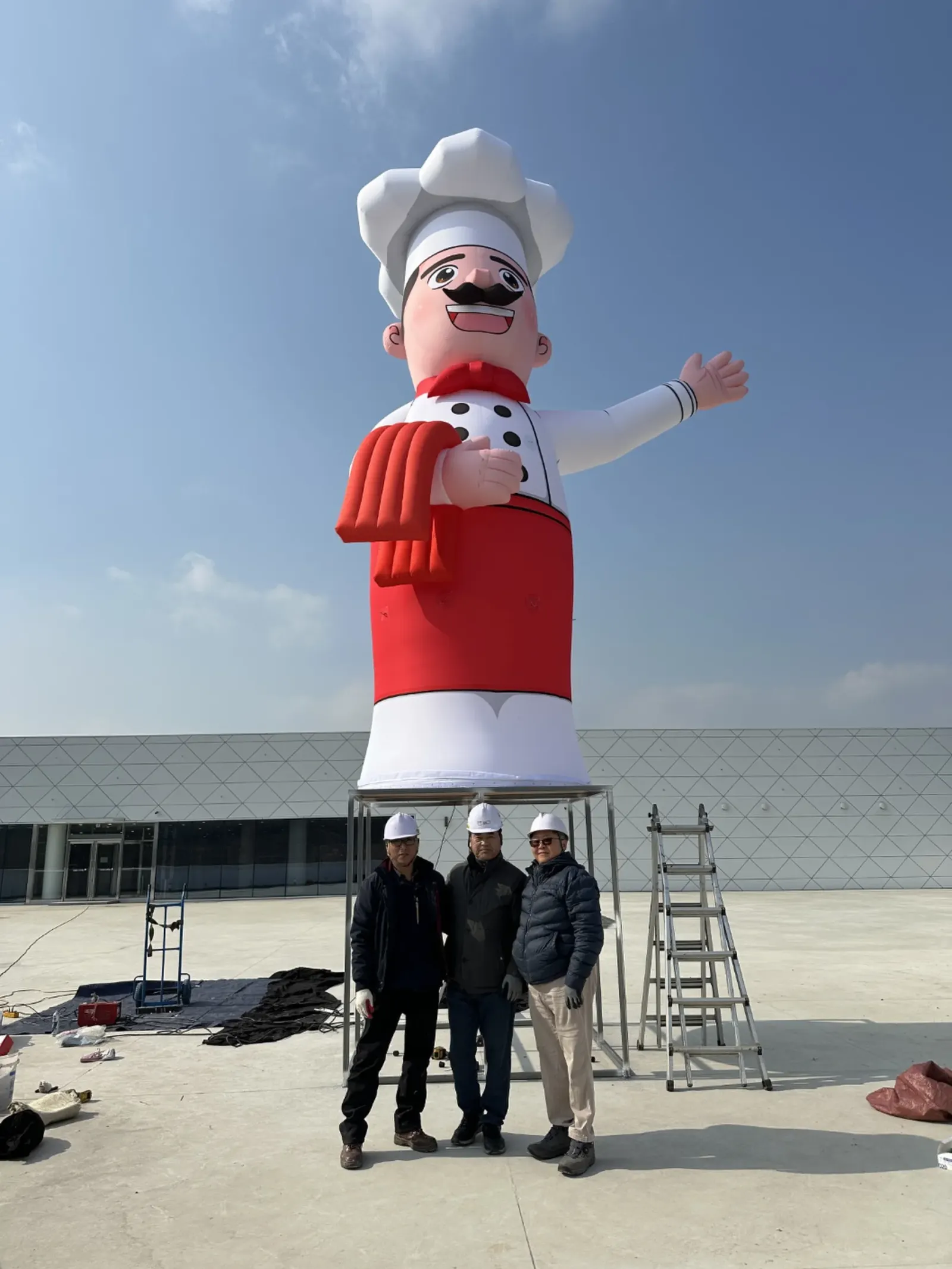 휴게소 옥상 조형물 설치 작업